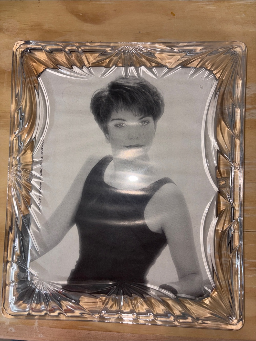 Elegant Clear Glass Picture Frame with Sculpted Edge